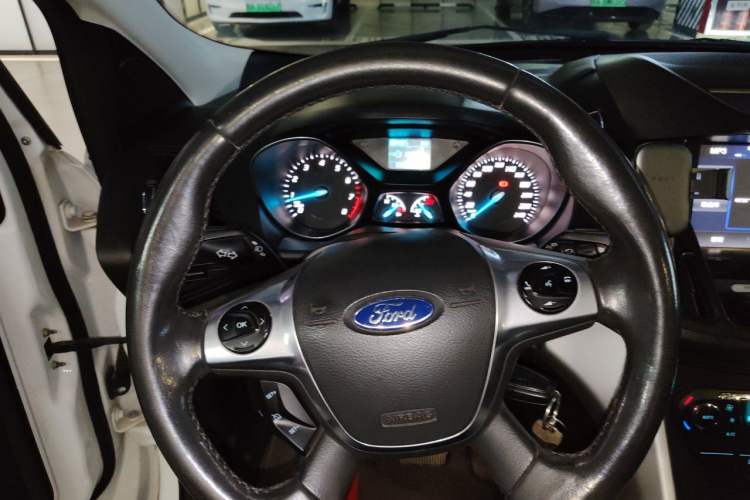 Used Ford Kuga 2013 1.6L GTDi Two-Wheel-Drive Trend Model Steering Wheel