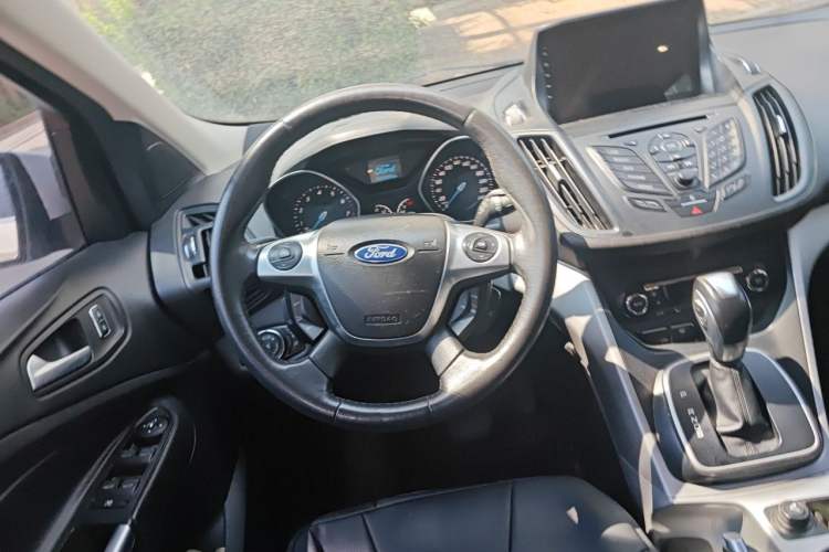 Used Ford Kuga 2013 1.6L GTDi Two-Wheel-Drive Trend Model Steering Wheel