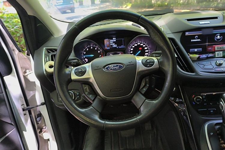 Used Ford Kuga 2013 2.0L GTDi Four-Wheel-Drive Sport Model Steering Wheel
