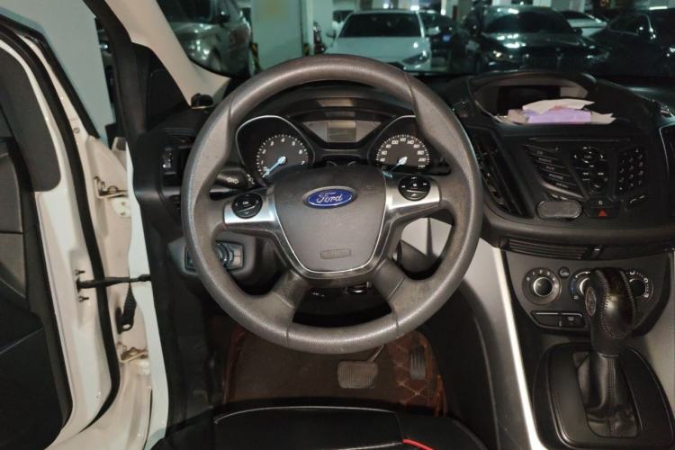 Used Ford Kuga 2013 1.6L GTDi Two-Wheel-Drive Comfort Model Steering Wheel