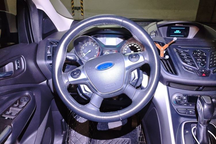 Used Ford Kuga 2013 1.6L GTDi Two-Wheel-Drive Trend Model Steering Wheel