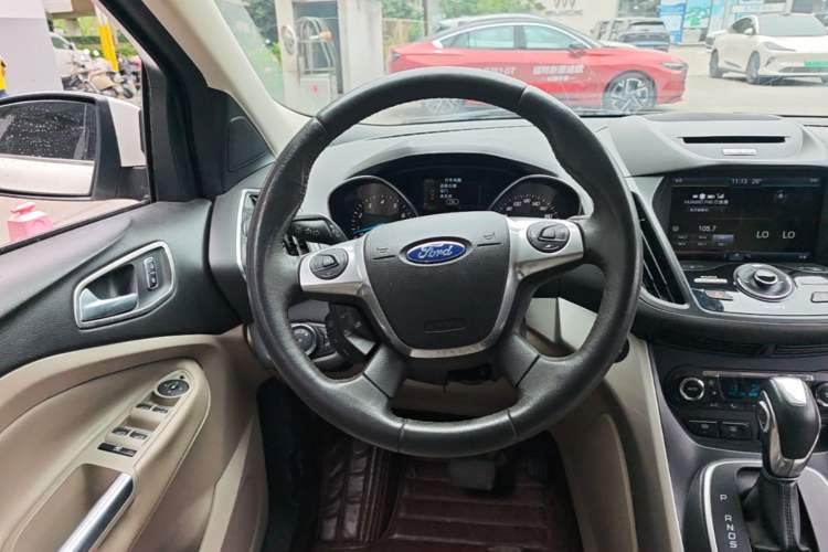 Used Ford Kuga 2013 2.0L GTDi Four-Wheel-Drive Sport Model Steering Wheel