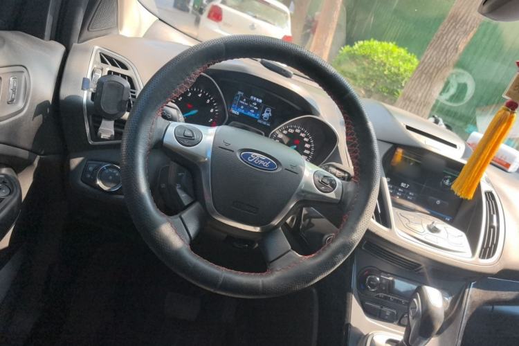 Used Ford Kuga 2013 2.0L GTDi Four-Wheel-Drive Sport Model Steering Wheel
