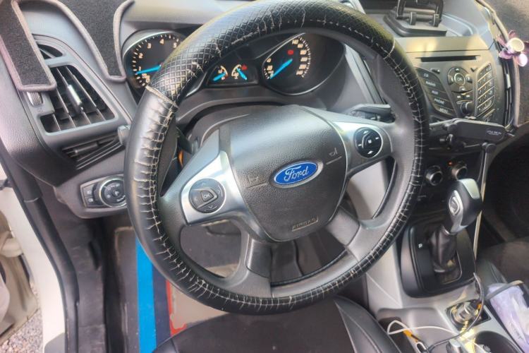 Used Ford Kuga 2013 1.6L GTDi Two-Wheel-Drive Comfort Model Steering Wheel