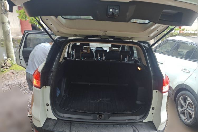 Used Ford Kuga 2013 1.6L GTDi Two-Wheel-Drive Trend Model Trunk