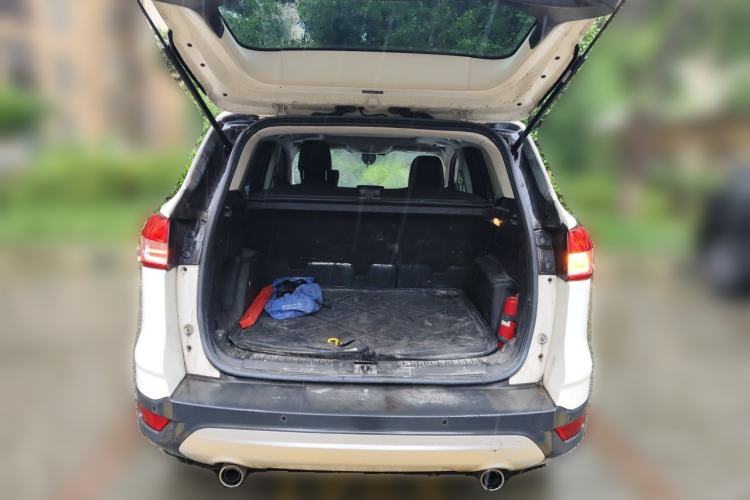 Used Ford Kuga 2013 1.6L GTDi Two-Wheel-Drive Trend Model Trunk