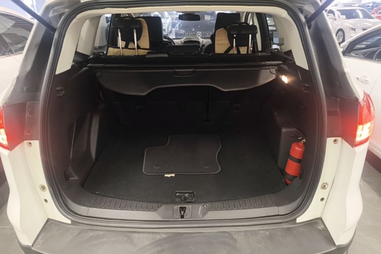 Used Ford Kuga 2013 1.6L GTDi Two-Wheel-Drive Trend Model Trunk