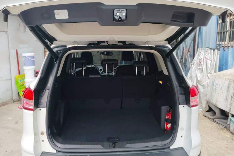 Used Ford Kuga 2013 2.0L GTDi Four-Wheel-Drive Sport Model Trunk