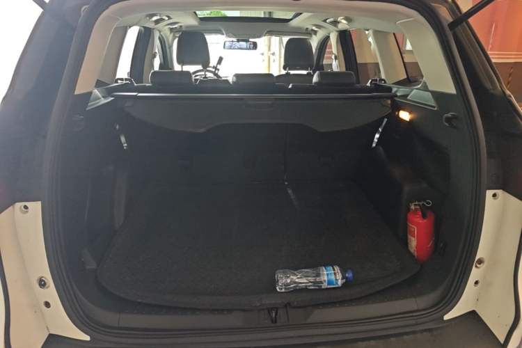 Used Ford Kuga 2013 1.6L GTDi Two-Wheel-Drive Trend Model Trunk