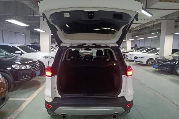 Used Ford Kuga 2013 2.0L GTDi Four-Wheel-Drive Sport Model Trunk