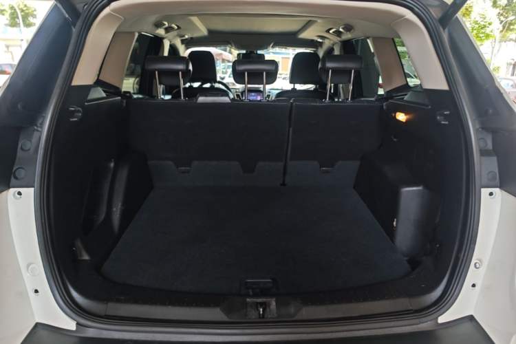 Used Ford Kuga 2013 2.0L GTDi Four-Wheel-Drive Sport Model Trunk