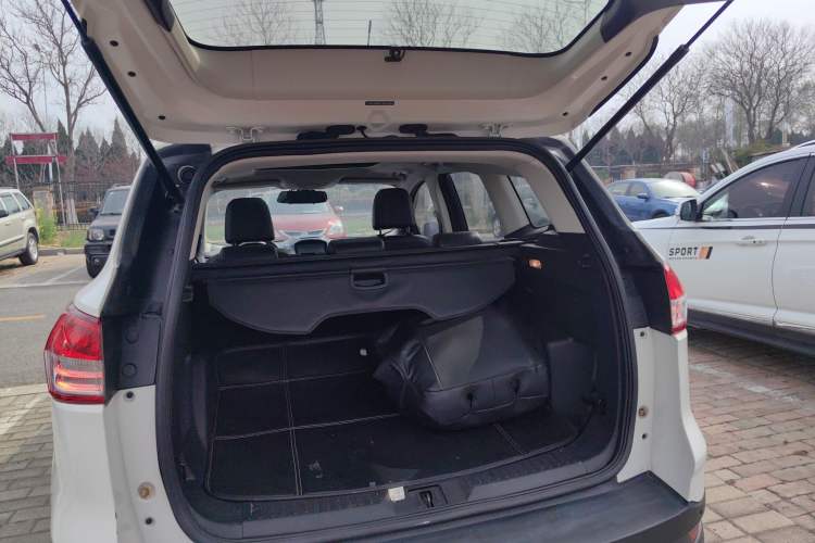 Used Ford Kuga 2013 1.6L GTDi Two-Wheel-Drive Trend Model Trunk