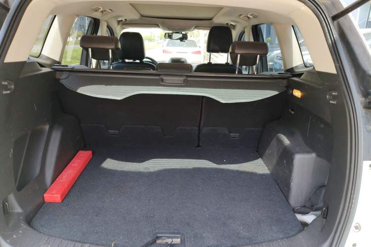 Used Ford Kuga 2013 1.6L GTDi Two-Wheel-Drive Trend Model Trunk