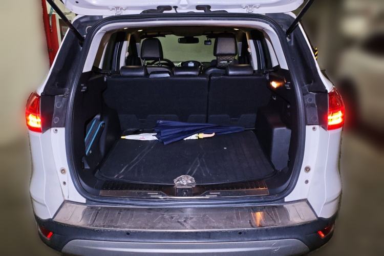 Used Ford Kuga 2013 1.6L GTDi Two-Wheel-Drive Trend Model Trunk