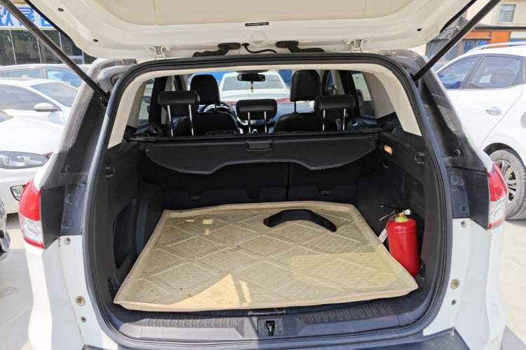 Used Ford Kuga 2013 1.6L GTDi Two-Wheel-Drive Trend Model Trunk