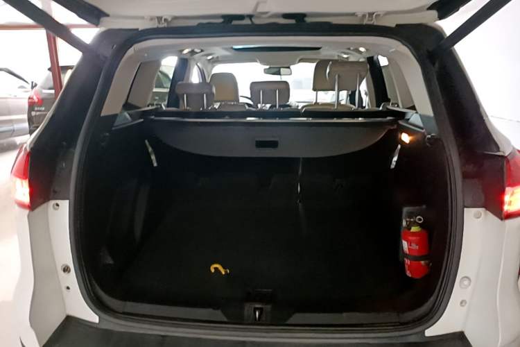 Used Ford Kuga 2013 2.0L GTDi Four-Wheel-Drive Sport Model Trunk