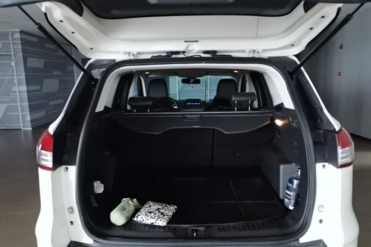 Used Ford Kuga 2013 1.6L GTDi Two-Wheel-Drive Trend Model Trunk