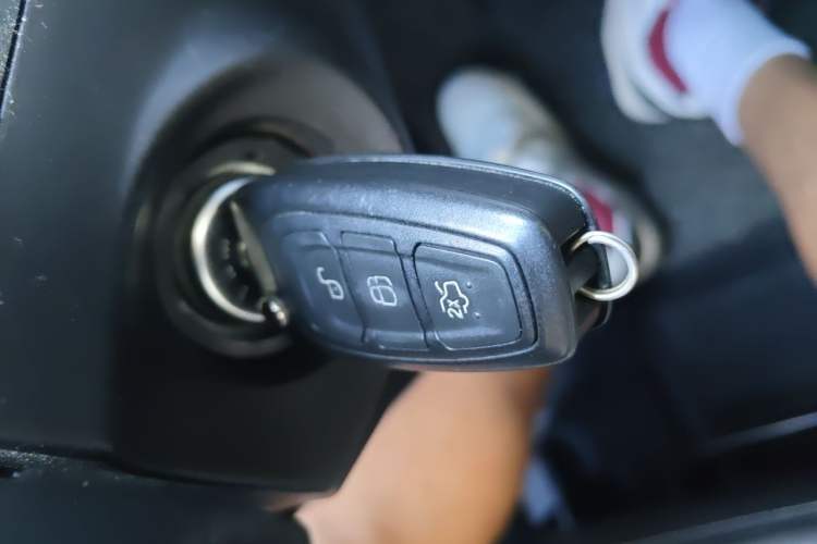 Used Ford Kuga 2013 1.6L GTDi Two-Wheel-Drive Trend Model Vehicle Key