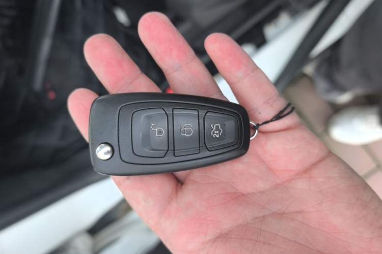 Used Ford Kuga 2013 1.6L GTDi Two-Wheel-Drive Trend Model Vehicle Key