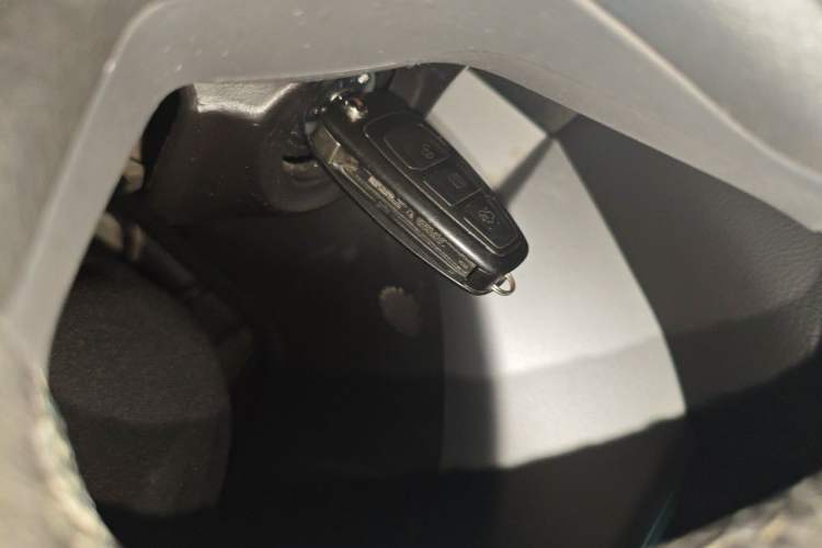 Used Ford Kuga 2013 1.6L GTDi Two-Wheel-Drive Trend Model Vehicle Key