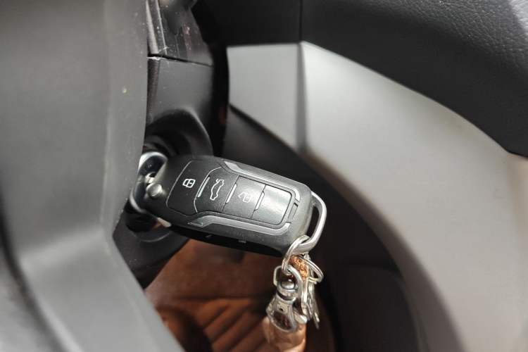 Used Ford Kuga 2013 1.6L GTDi Two-Wheel-Drive Trend Model Vehicle Key