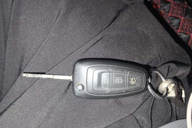 Used Ford Kuga 2013 1.6L GTDi Two-Wheel-Drive Trend Model Vehicle Key