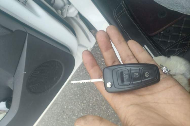 Used Ford Kuga 2013 1.6L GTDi Two-Wheel-Drive Trend Model Vehicle Key
