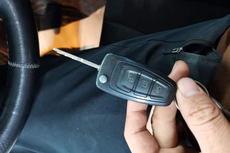 Used Ford Kuga 2013 1.6L GTDi Two-Wheel-Drive Trend Model Vehicle Key