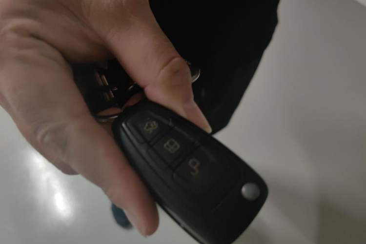 Used Ford Kuga 2013 1.6L GTDi Two-Wheel-Drive Trend Model Vehicle Key