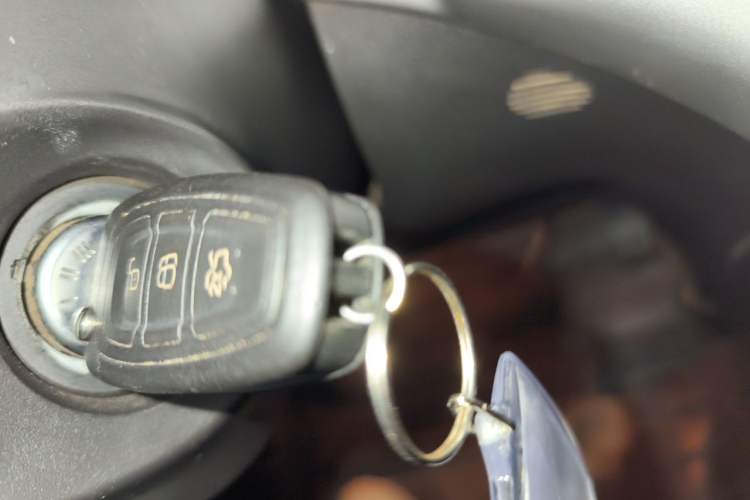 Used Ford Kuga 2013 1.6L GTDi Two-Wheel-Drive Trend Model Vehicle Key