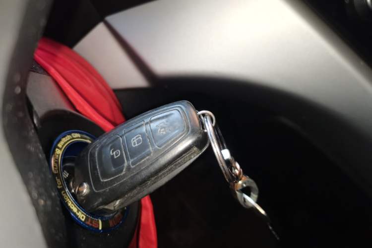 Used Ford Kuga 2013 1.6L GTDi Two-Wheel-Drive Comfort Model Vehicle Key