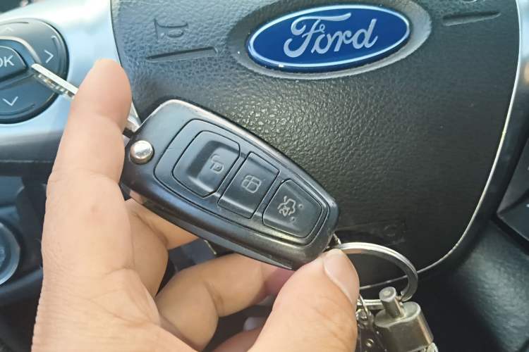 Used Ford Kuga 2013 1.6L GTDi Two-Wheel-Drive Trend Model Vehicle Key