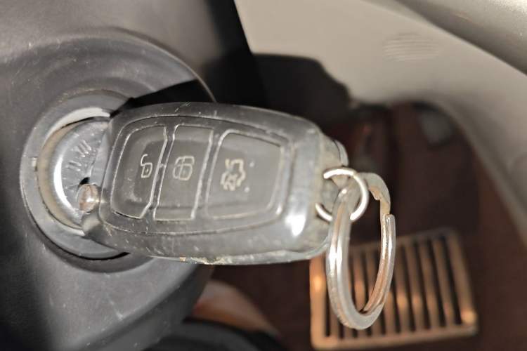 Used Ford Kuga 2013 2.0L GTDi Four-Wheel-Drive Elite Model Vehicle Key