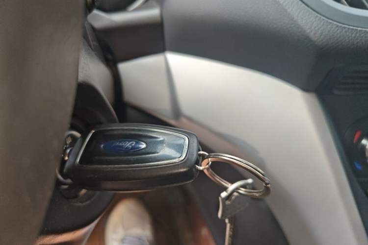 Used Ford Kuga 2013 1.6L GTDi Two-Wheel-Drive Trend Model Vehicle Key
