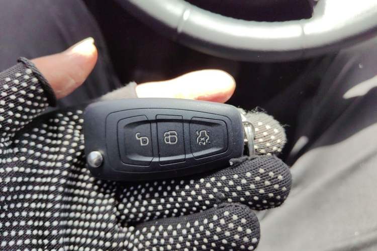 Used Ford Kuga 2013 1.6L GTDi Two-Wheel-Drive Trend Model Vehicle Key