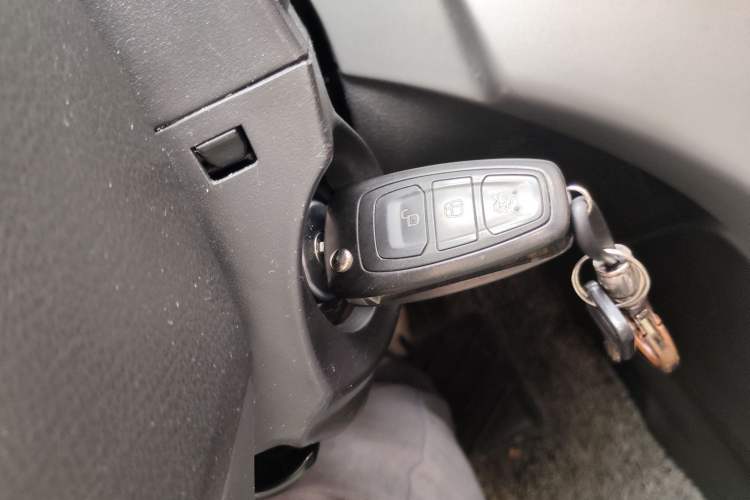 Used Ford Kuga 2013 1.6L GTDi Two-Wheel-Drive Trend Model Vehicle Key