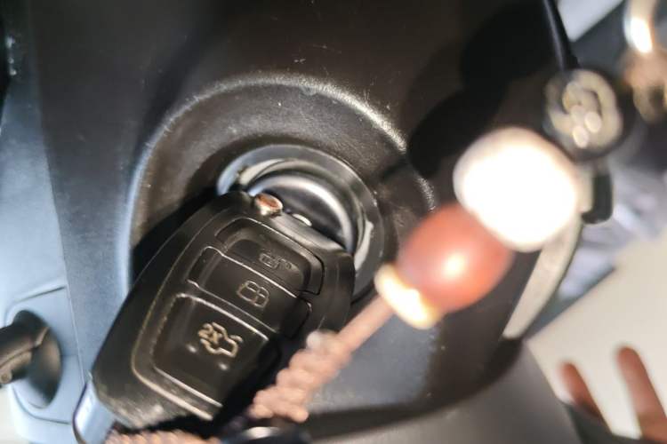 Used Ford Kuga 2013 1.6L GTDi Two-Wheel-Drive Trend Model Vehicle Key