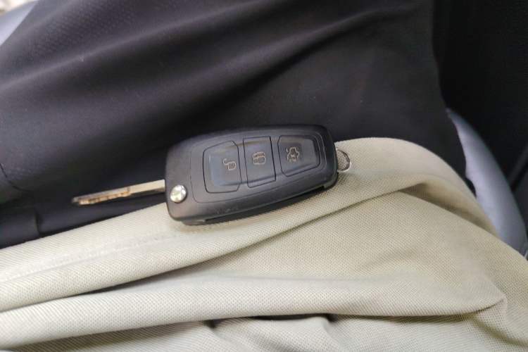 Used Ford Kuga 2013 1.6L GTDi Two-Wheel-Drive Trend Model Vehicle Key