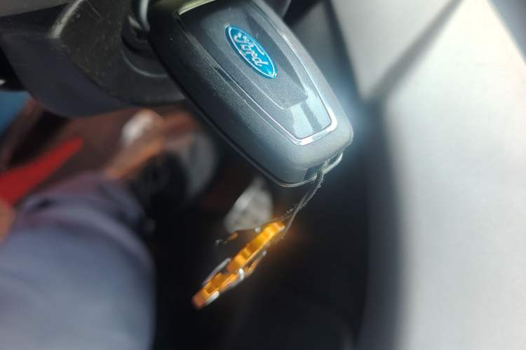 Used Ford Kuga 2013 1.6L GTDi Two-Wheel-Drive Comfort Model Vehicle Key