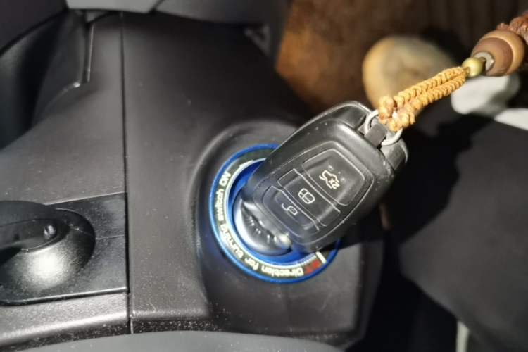 Used Ford Kuga 2013 1.6L GTDi Two-Wheel-Drive Trend Model Vehicle Key
