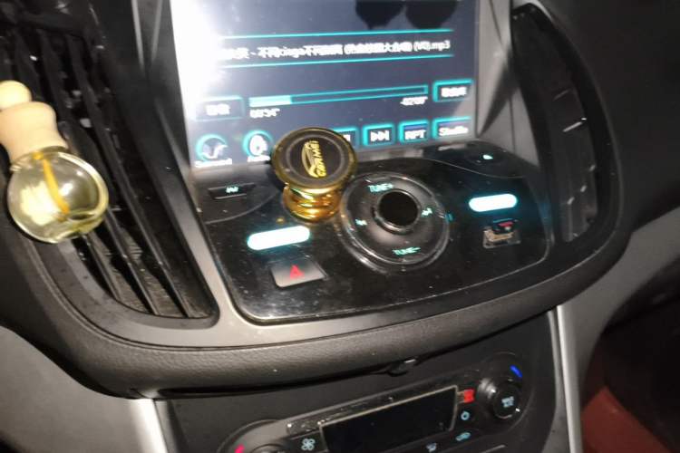 Used Ford Kuga 2013 1.6L GTDi Two-Wheel-Drive Trend Model Audio And AC Panel