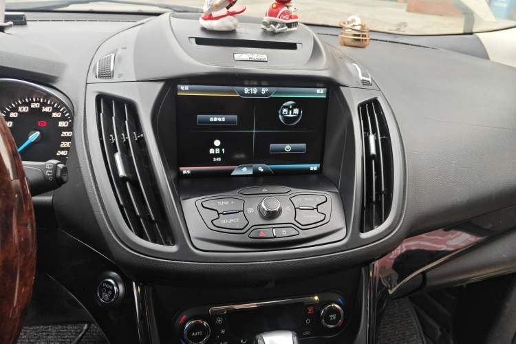 Used Ford Kuga 2013 2.0L GTDi Four-Wheel Drive Premium Model Audio And AC Panel