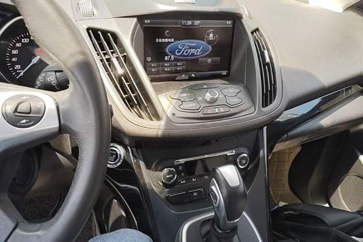 Used Ford Kuga 2013 2.0L GTDi Four-Wheel-Drive Sport Model Audio And AC Panel