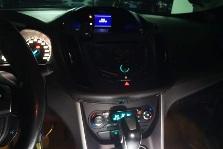 Used Ford Kuga 2013 1.6L GTDi Two-Wheel-Drive Trend Model Audio And AC Panel