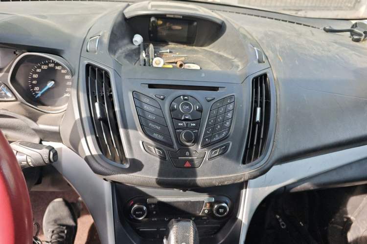 Used Ford Kuga 2013 1.6L GTDi Two-Wheel-Drive Trend Model Audio And AC Panel
