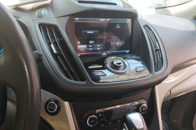 Used Ford Kuga 2013 2.0L GTDi Four-Wheel Drive Premium Model Audio And AC Panel