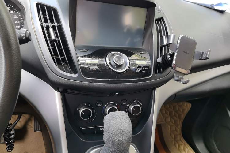 Used Ford Kuga 2013 1.6L GTDi Two-Wheel-Drive Comfort Model Audio And AC Panel