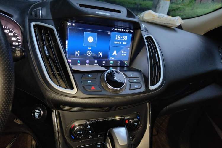 Used Ford Kuga 2013 2.0L GTDi Four-Wheel-Drive Sport Model Audio And AC Panel