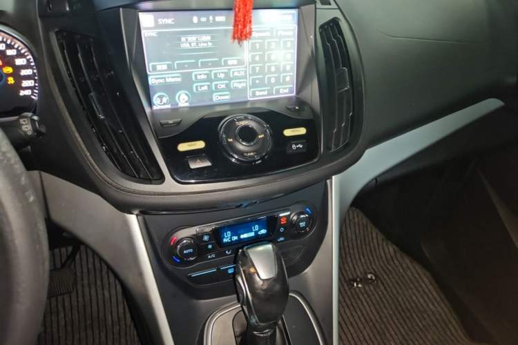 Used Ford Kuga 2013 1.6L GTDi Two-Wheel-Drive Trend Model Audio And AC Panel