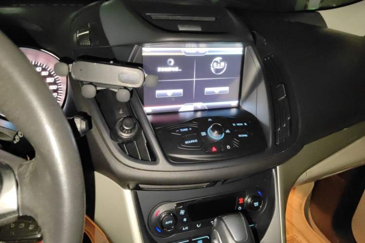 Used Ford Kuga 2013 1.6L GTDi 4x4 Elite Model Audio And AC Panel